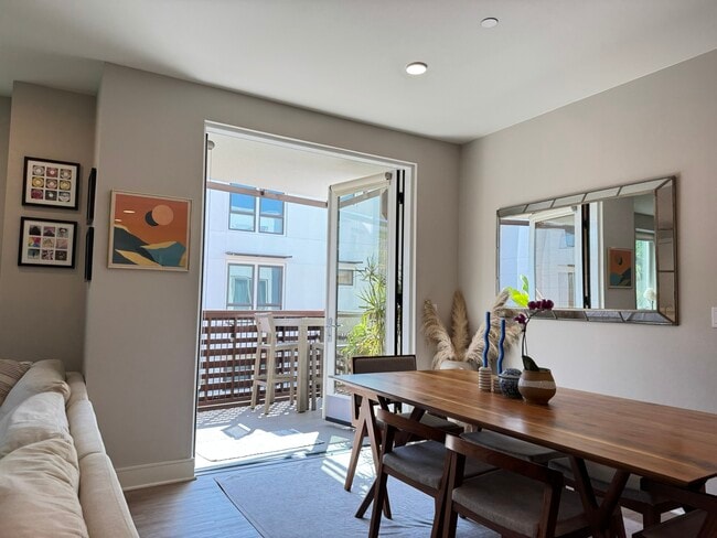 Building Photo - 6030 Seabluff Dr