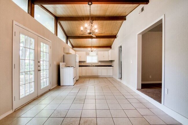 Building Photo - No Application Fees* $500 off 1st months r...