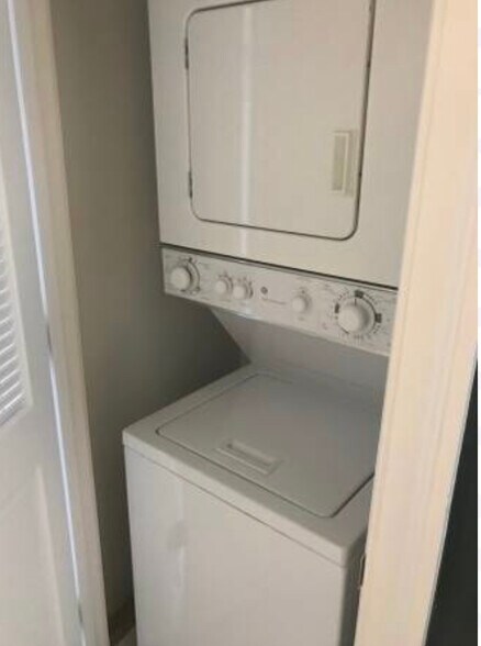 Building Photo - 1407 W St NW