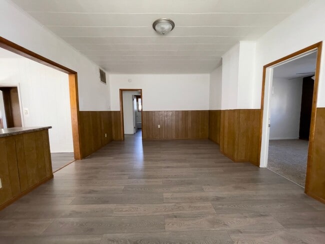 Building Photo - Recently Renovated