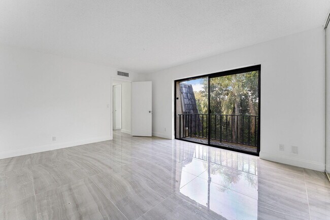 Building Photo - 1624 Forest Lakes Cir