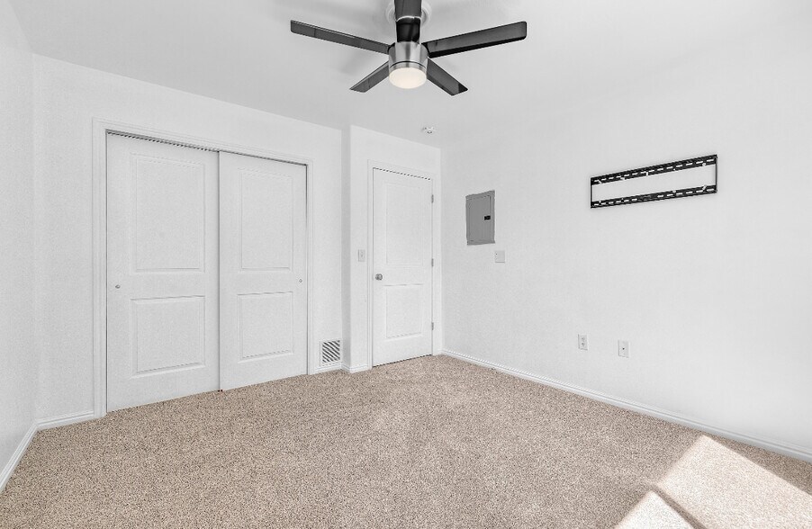 Building Photo - 5043 W Rock Butte