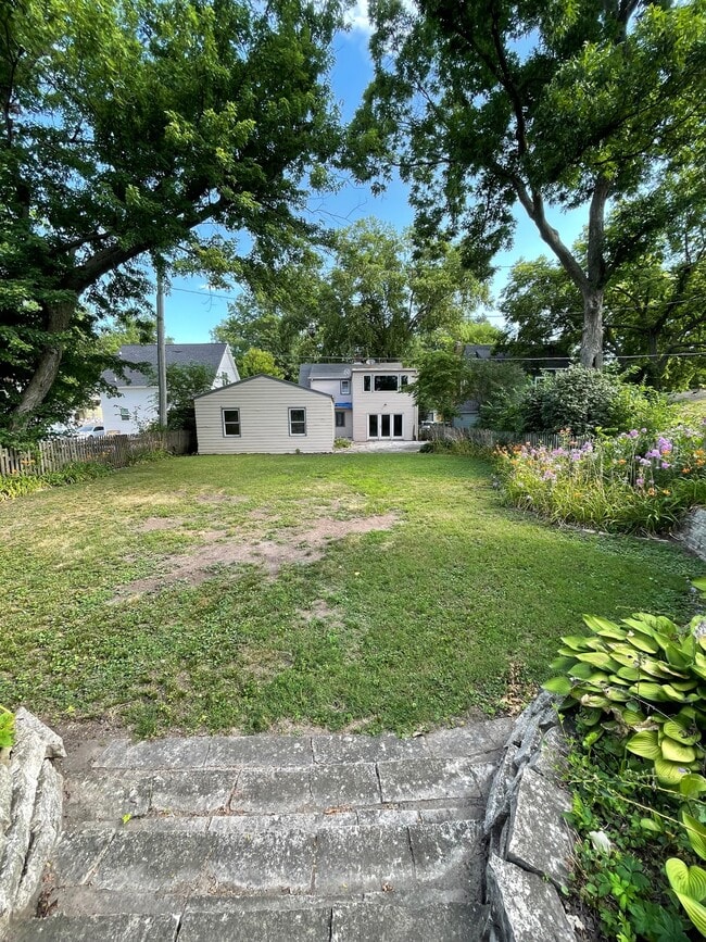 Building Photo - 2318 Storm St