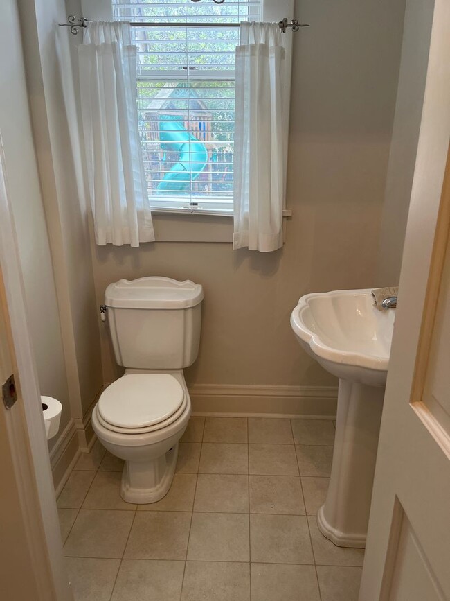 Building Photo - Wallace Ave Duplex