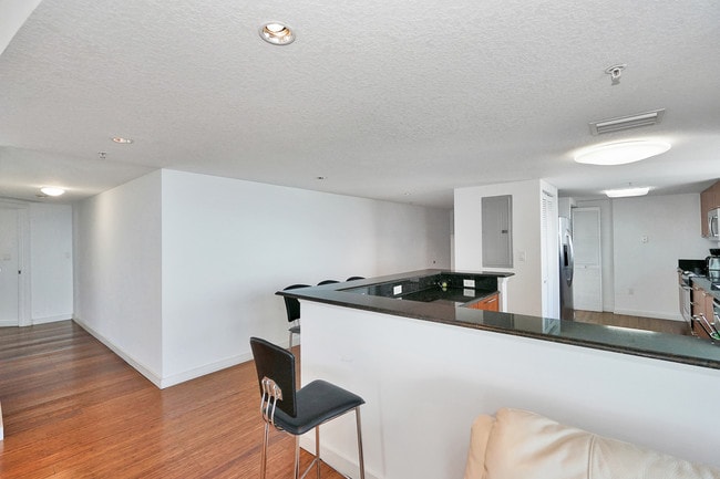 Building Photo - 1800 N Bayshore Dr