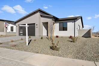 Building Photo - 5992 Finch Pl