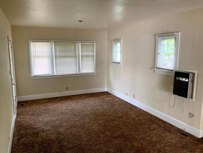 Building Photo - 3 Bedroom in Whiteaker Neighborhood