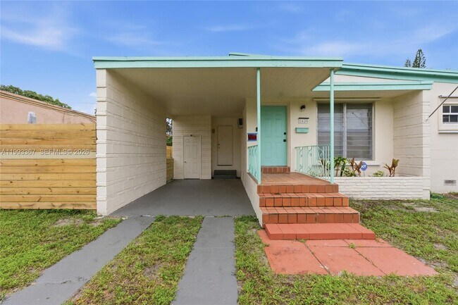 Building Photo - 1620 NE 160th St