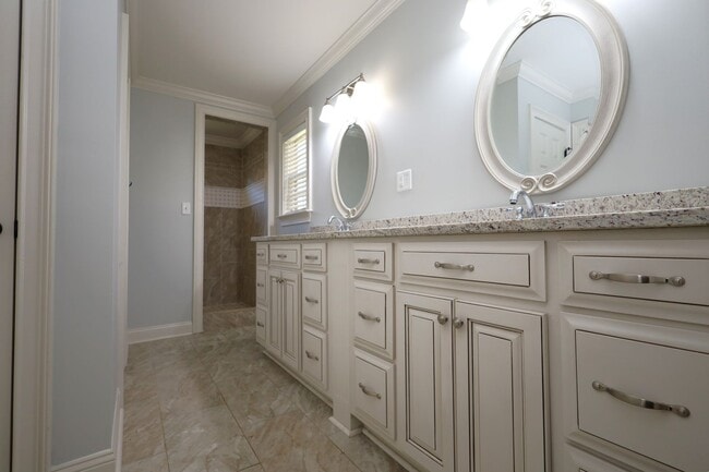 Building Photo - 3844 Coventry Dr