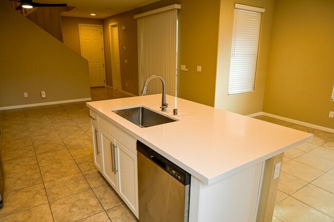 Building Photo - Beautiful 3 bed Townhome in Summerlin