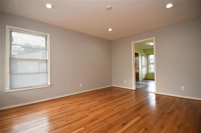 Building Photo - 2325 Kingswood Dr