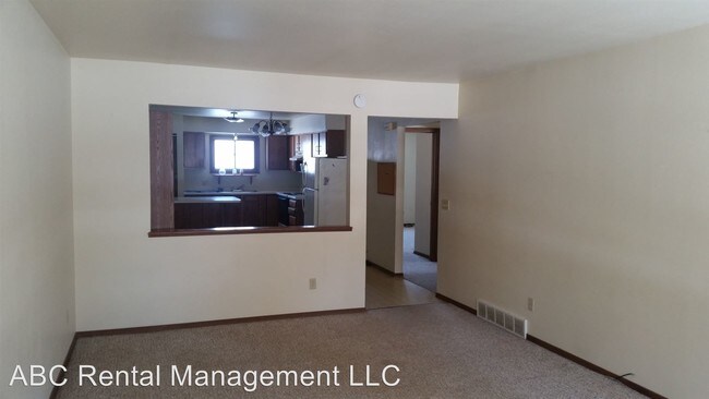 Building Photo - 604 N Walnut Ave