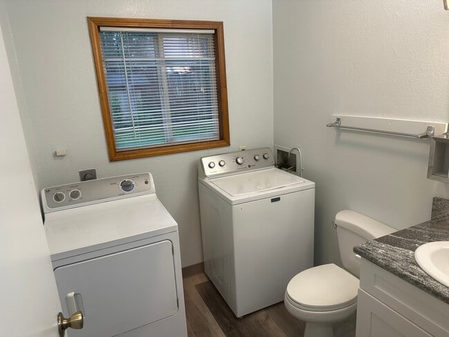 Laundry 1/2 bath - 801 w wilder ave