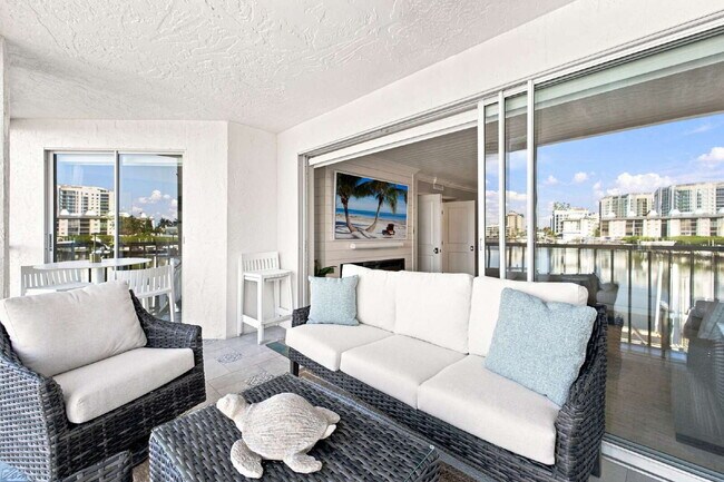 Building Photo - Chateau Vanderbilt 3 bedroom condo with water views.
