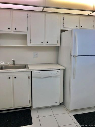 Building Photo - 1300 NE Miami Gardens Dr