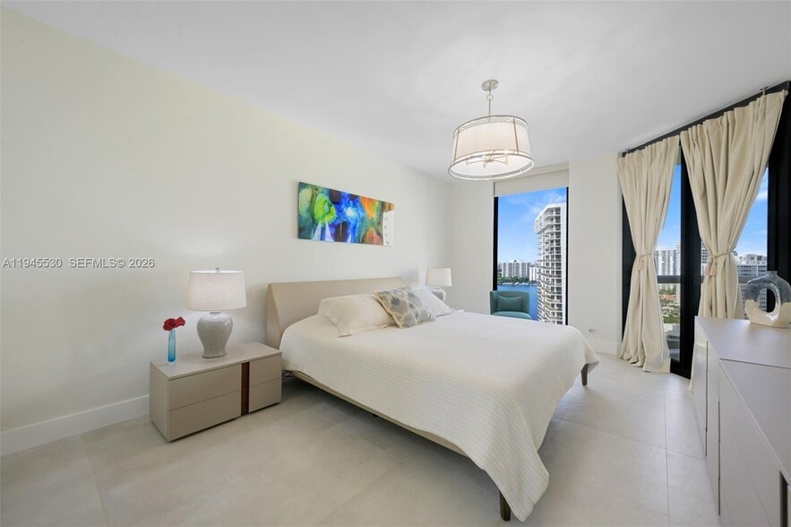 Building Photo - 20191 E Country Club Dr