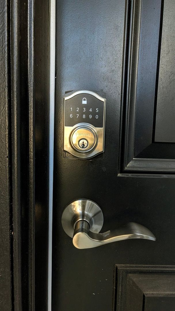 Building Photo - BEAUTIFUL 3-BEDROOM, 3-BATHROOM LUXURY TOW...