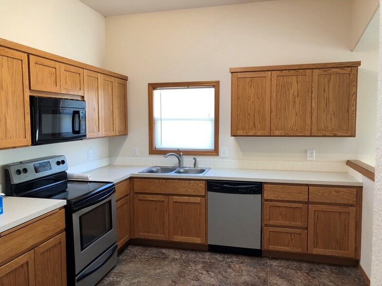 Kitchen - 225 22nd Ave