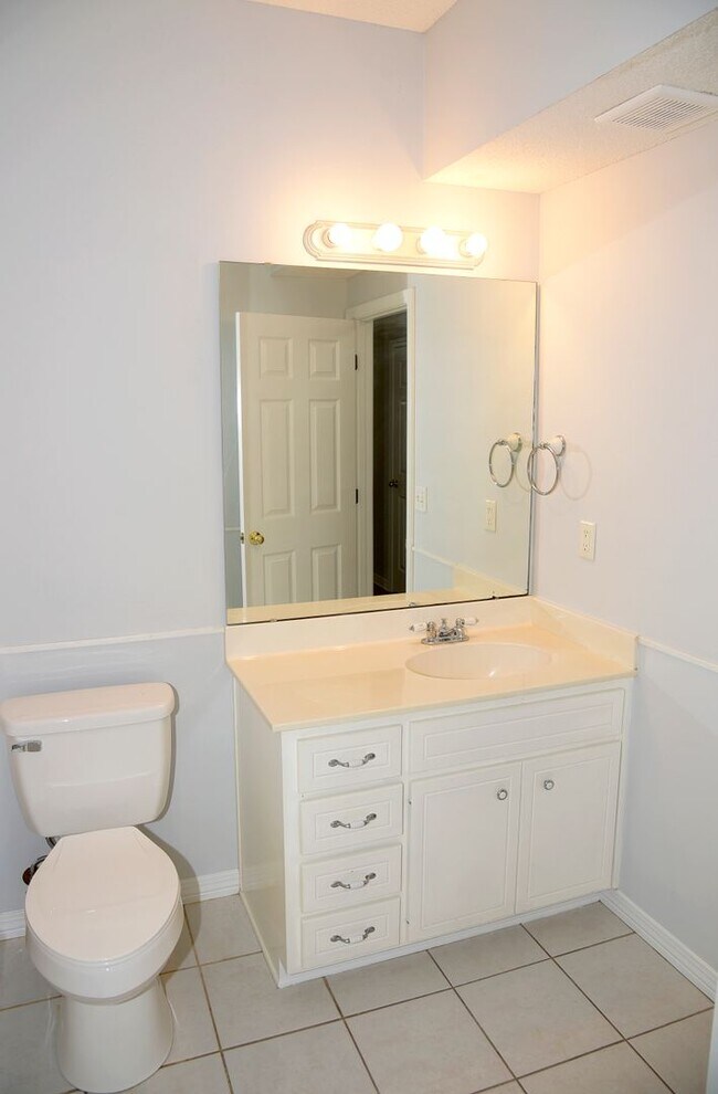 Building Photo - Rare 3 Bedroom Condo in Niceville!