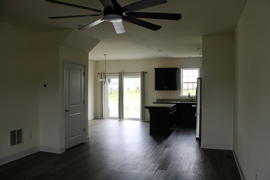Building Photo - 3764 Castle Dr