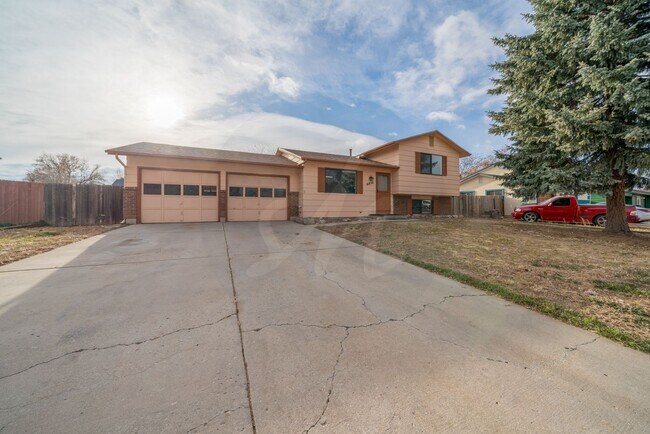 Primary Photo - Great Home in Colorado Springs with 2 Car Garage