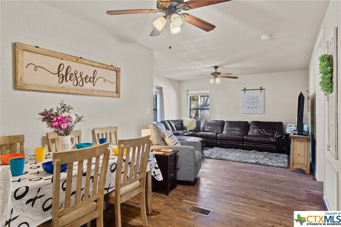 lLIVING/DINNING - 503 S Spring St