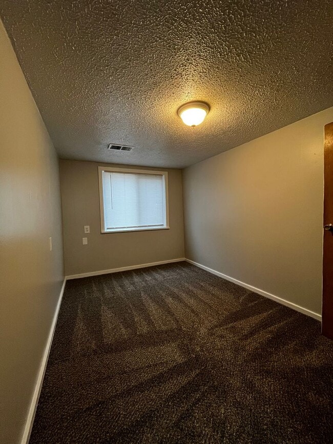 Building Photo - MUL420