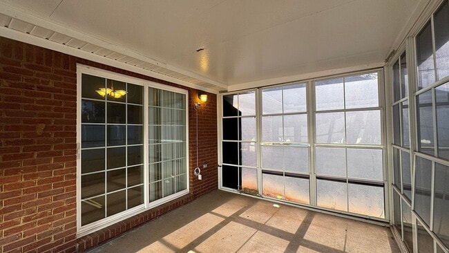 Building Photo - Single Family Home For Rent