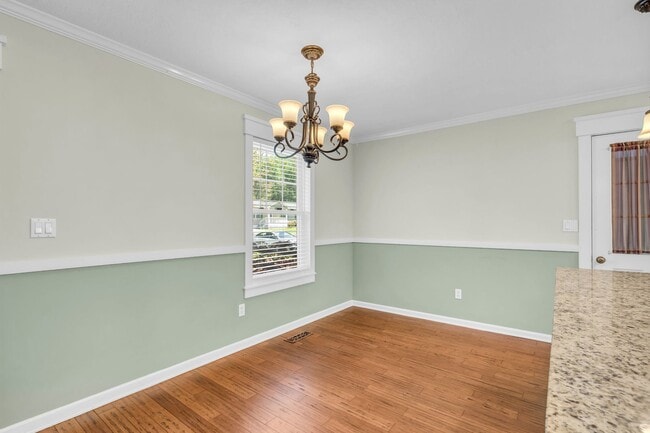Building Photo - Beautiful Red Bank Home!