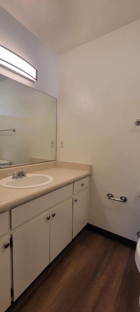 Building Photo - Great Shasta Lake Home in Country Setting, New LVP Flooring