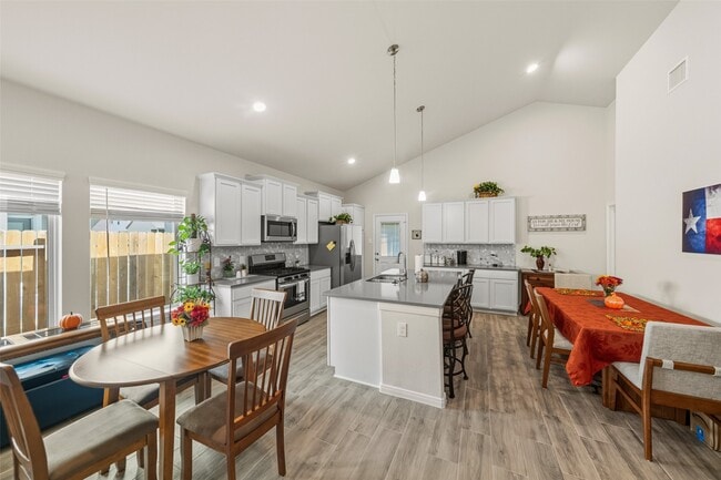 Building Photo - 9977 Tammy Ln