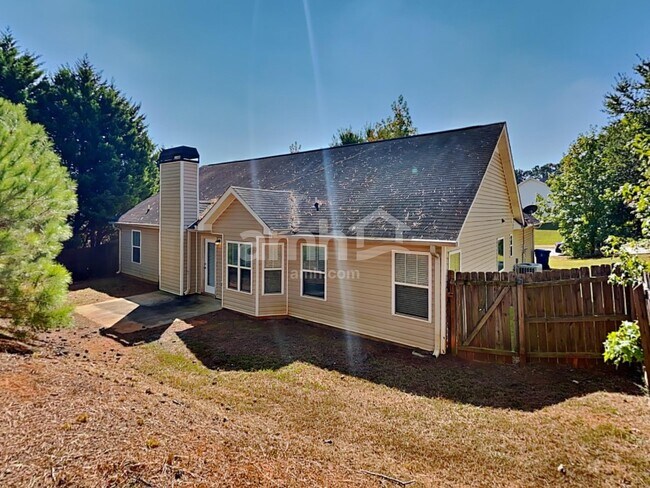 Building Photo - 303 Cole Creek Dr