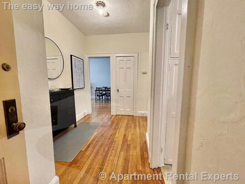 Building Photo - 73 Martin St