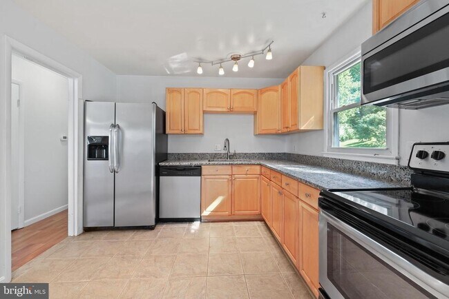 Building Photo - 13724 Lynhurst Dr