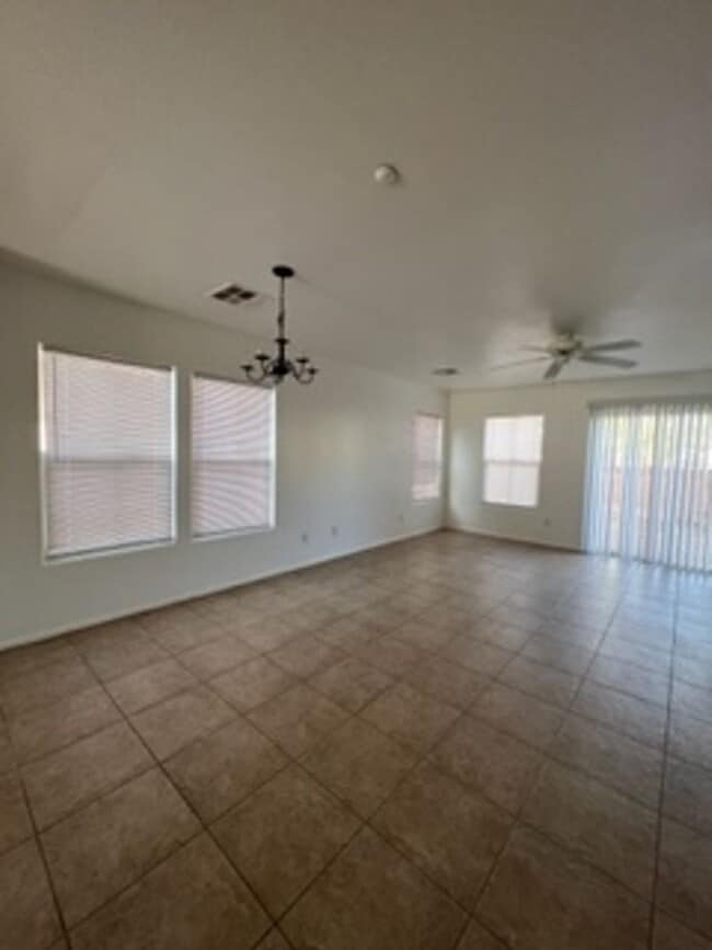 Building Photo - 1172 Paradise Desert Ave