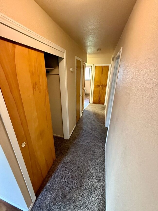 Building Photo - **For Rent: Spacious 4-Bedroom Home with 2...