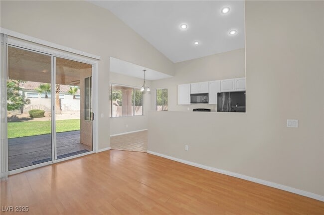 Building Photo - 2042 Hobbyhorse Ave