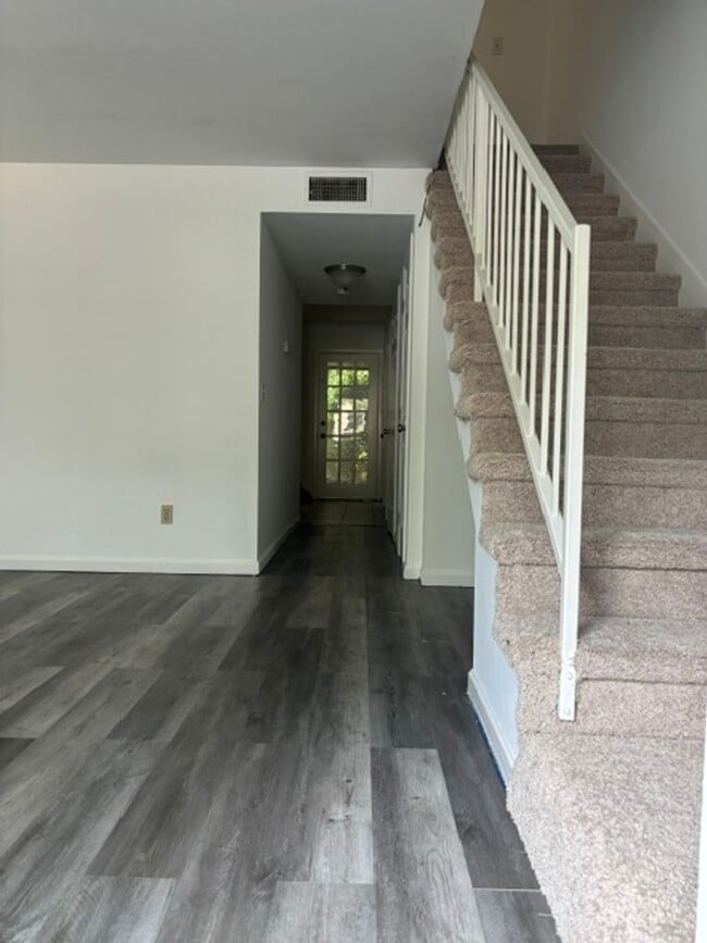 Building Photo - All brick two story townhouse in Westover Glenn