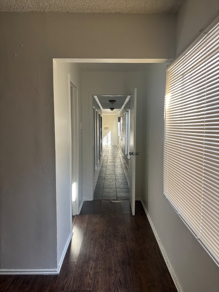 Building Photo - 519 S Bonnie Beach Pl