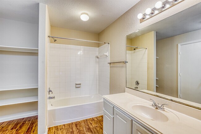 Building Photo - 9410 Stoneridge Canyon Ln
