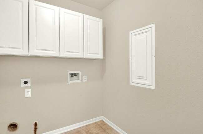 Building Photo - 9226 Fernwillow Dr