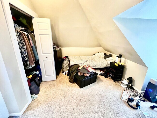 Building Photo - Varsity Management