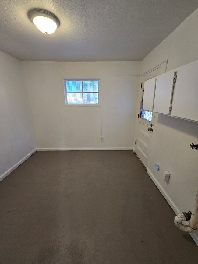 Building Photo - Centrally located in the NE Heights 4 bedroom, 1 3/4 Bath 1900 square feet.