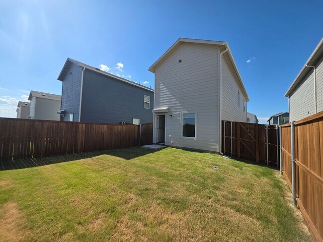 Building Photo - Chic, Compact, and Brand-New in Foree Ranch