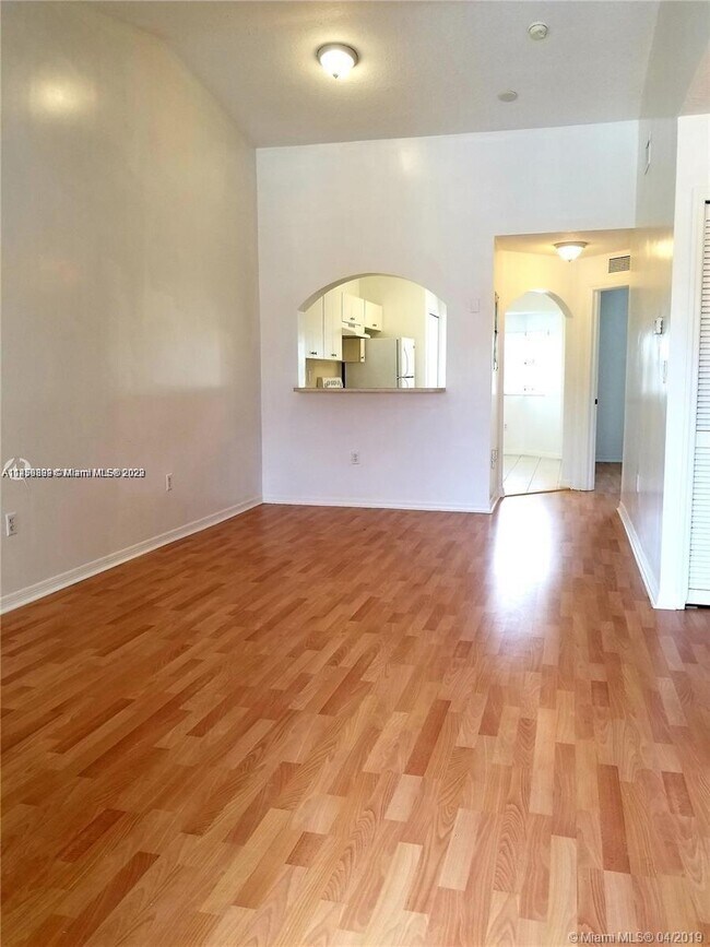 Building Photo - 985 NE 34th Ave