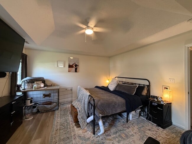 Building Photo - Spacious 4BR Home in Seven Oaks with Garage & Fenced Yard