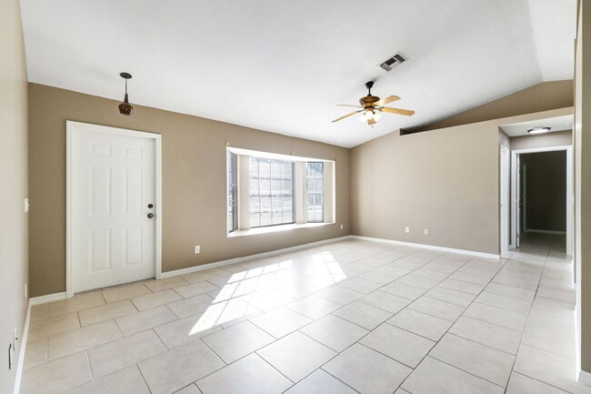 Building Photo - Your Next Home Is Here – 3BR/2BA in San Ca...