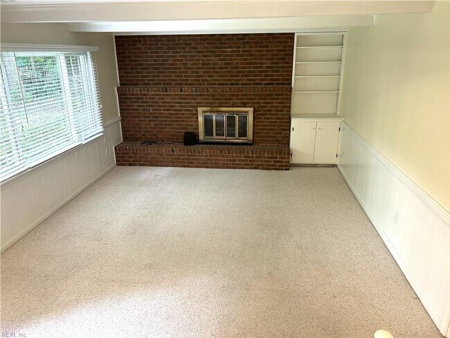 Building Photo - 203 Kenmar Dr