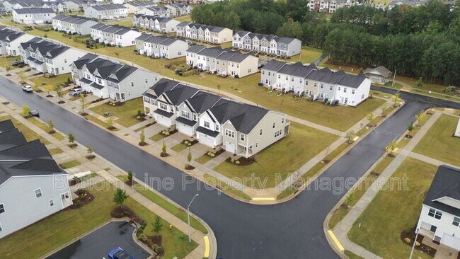 Building Photo - 5000 Arkose Dr