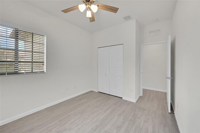 Building Photo - 4204 N Dixie Hwy